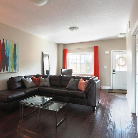 Boardwalk Homes - Executive Guest Rooms & Townhomes Kitchener Habitación foto