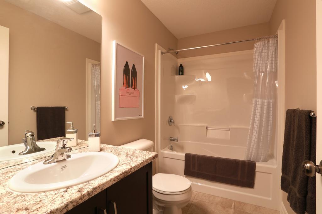 Boardwalk Homes - Executive Guest Rooms & Townhomes Kitchener Habitación foto