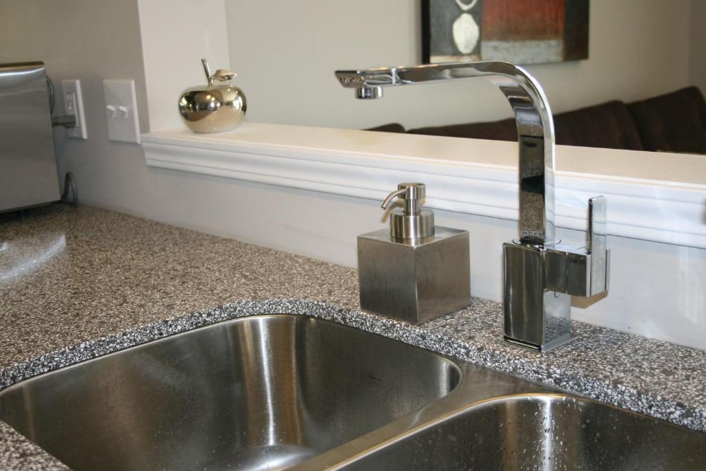 Boardwalk Homes - Executive Guest Rooms & Townhomes Kitchener Habitación foto