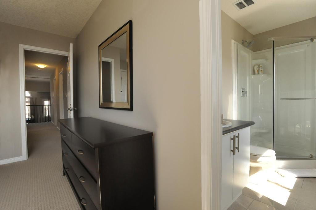 Boardwalk Homes - Executive Guest Rooms & Townhomes Kitchener Habitación foto